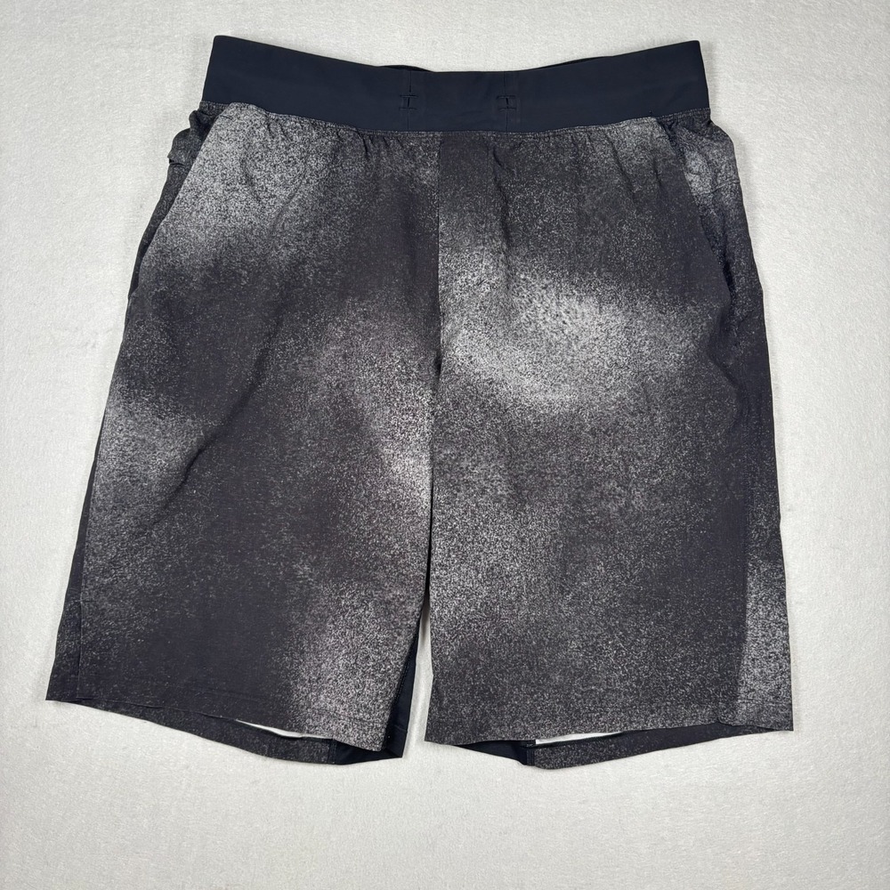 Lululemon Shorts Men's Large Black‎ T.H.E Only Short Unlined Elastic Waist 11"